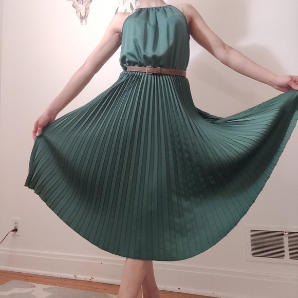 NWT francesca's green pleated dress - Picture 7 of 14